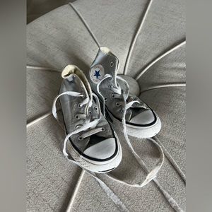 Converse tennis shoes